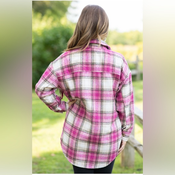 Haptics Boho Fuchsia and Ivory Plaid Shacket w/pockets and Fringe~Never Worn - Picture 5 of 5